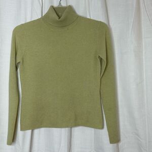 Evie Cashmere Celery Green Turtleneck Size Small
